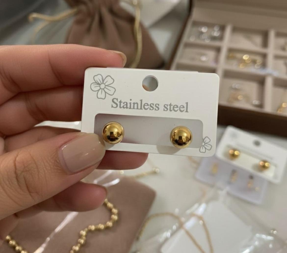 Stainless Steel Premium Quality Stud